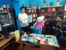 Экскурсия с сельскую библиотеку