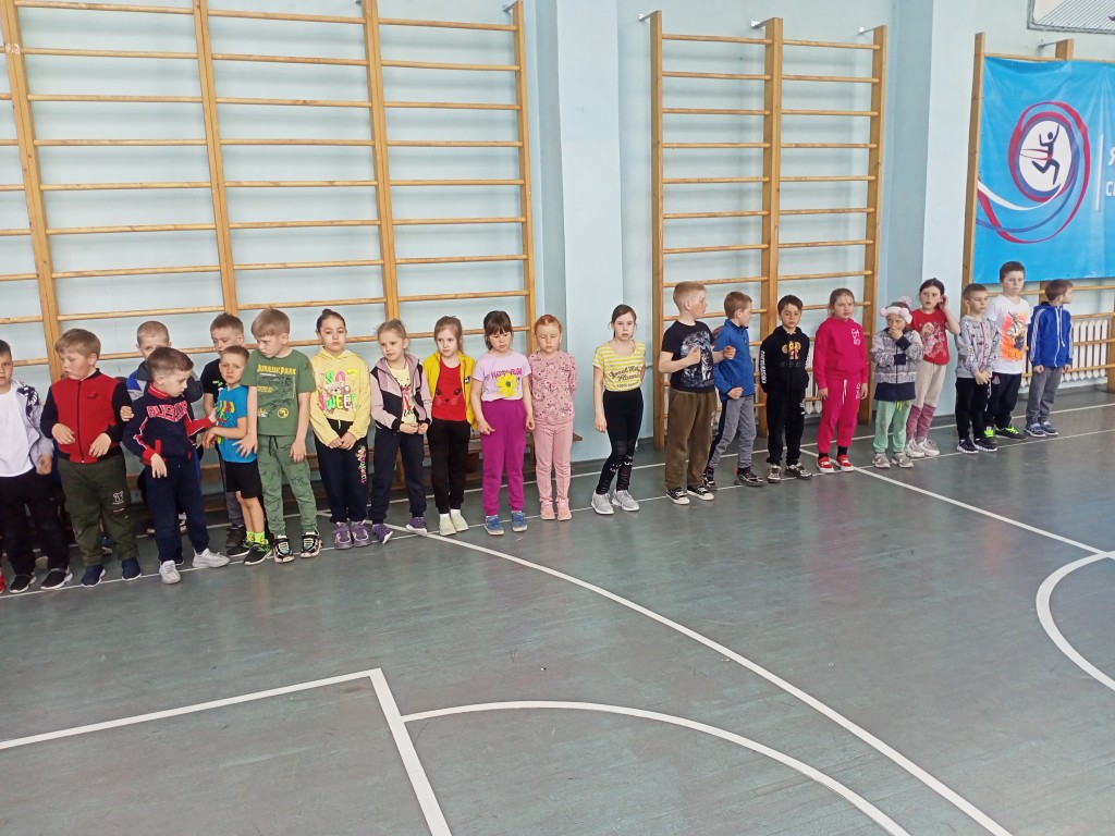Школьные соревнование по гимнастике среди 1-11 классов. 40