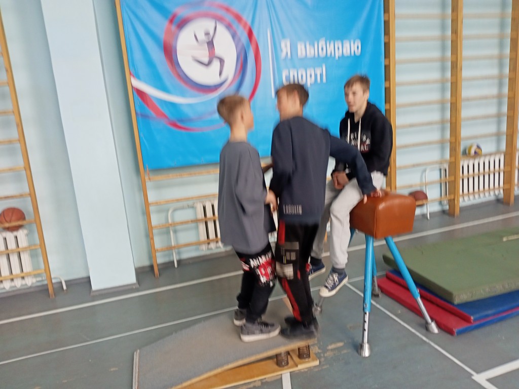 Школьные соревнование по гимнастике среди 1-11 классов. 26