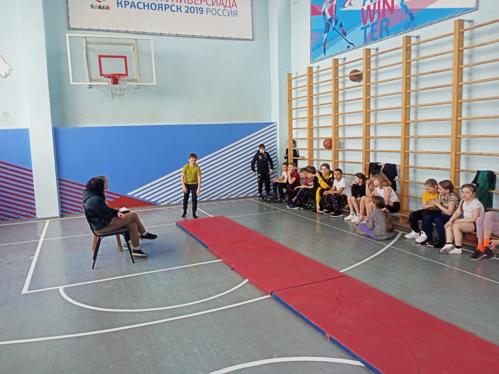 Школьные соревнование по гимнастике среди 1-11 классов. 1