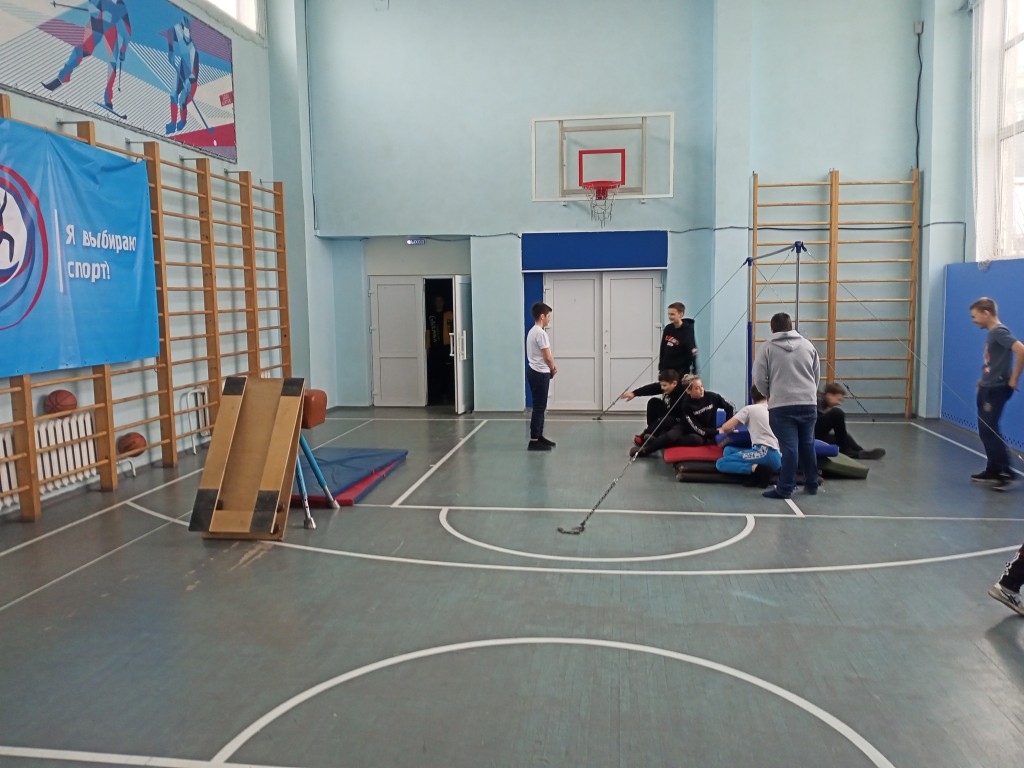 Школьные соревнование по гимнастике среди 1-11 классов. 11