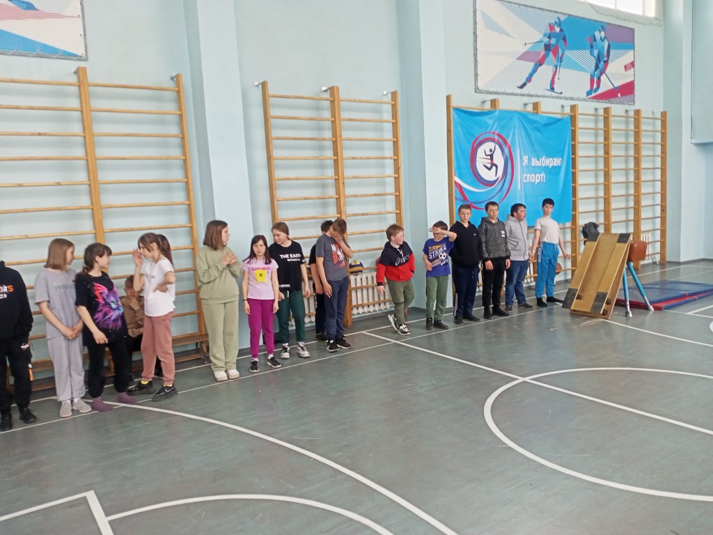 Школьные соревнование по гимнастике среди 1-11 классов. 8