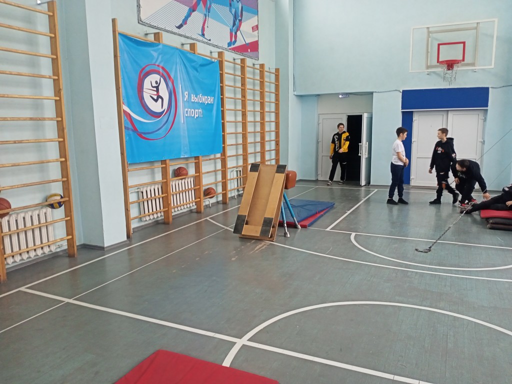 Школьные соревнование по гимнастике среди 1-11 классов. 12
