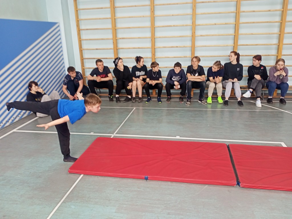 Школьные соревнование по гимнастике среди 1-11 классов. 29